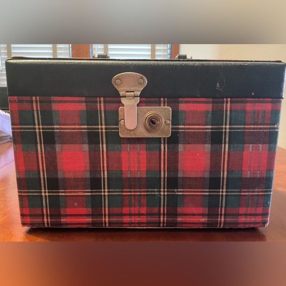 Vintage Tartan Train Case - Picture 16 of 16